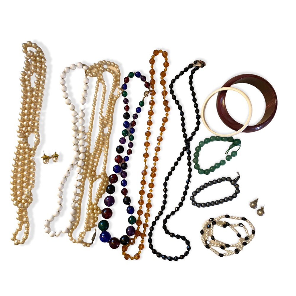 Large lot of vintage costume jewelry-Lots of great stuff!